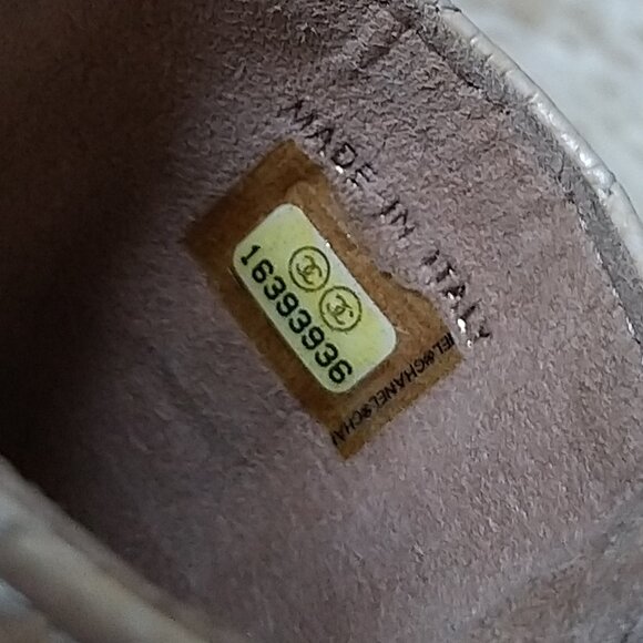 Auth.Chanel Metallic Caviar Accessories /Leather technology Case - Preowned - Picture 5 of 16